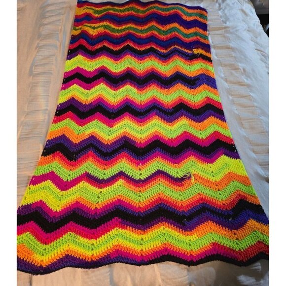 Vintage Psychedelic Zigzag Chevron Tight Knit Afghan Throw Blanket Crochet Color - Picture 8 of 11